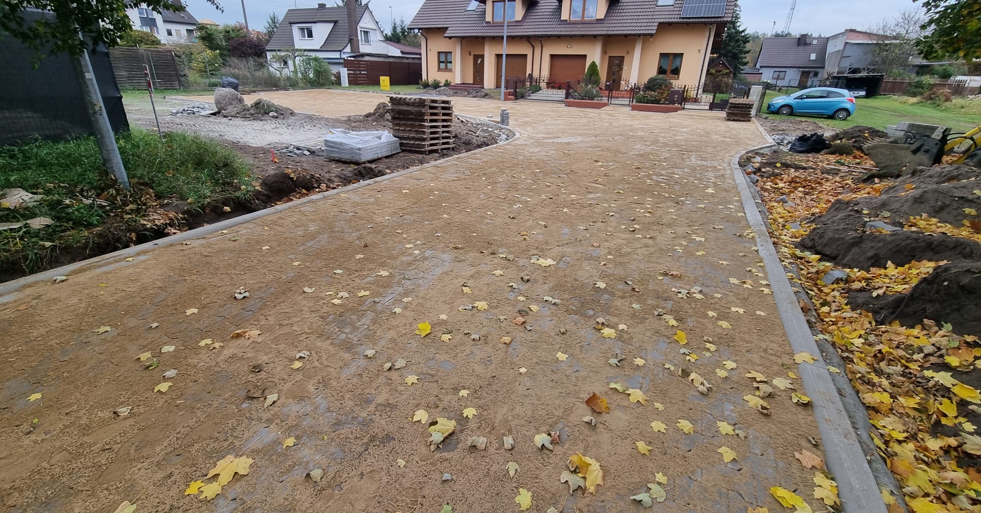 Prace budowlane przy ul. Pracowniczej nabierają tempa.